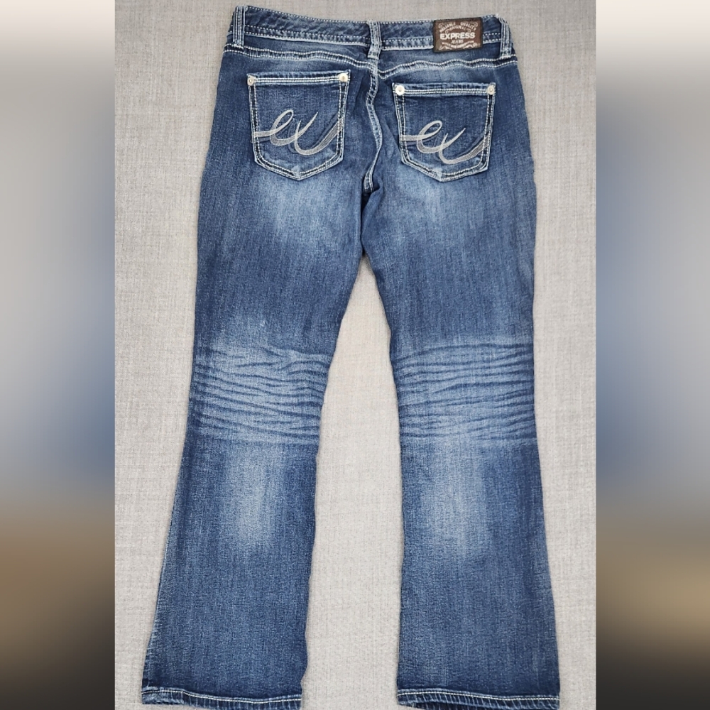 Express Barely Boot Low Rise Medium Wash. 6 Short - Picture 4 of 10